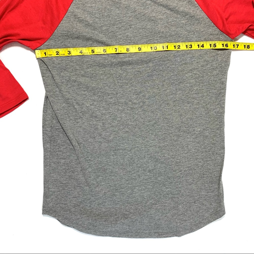 Santa Graphic Shirt Size Small Red White Gray - Picture 8 of 10